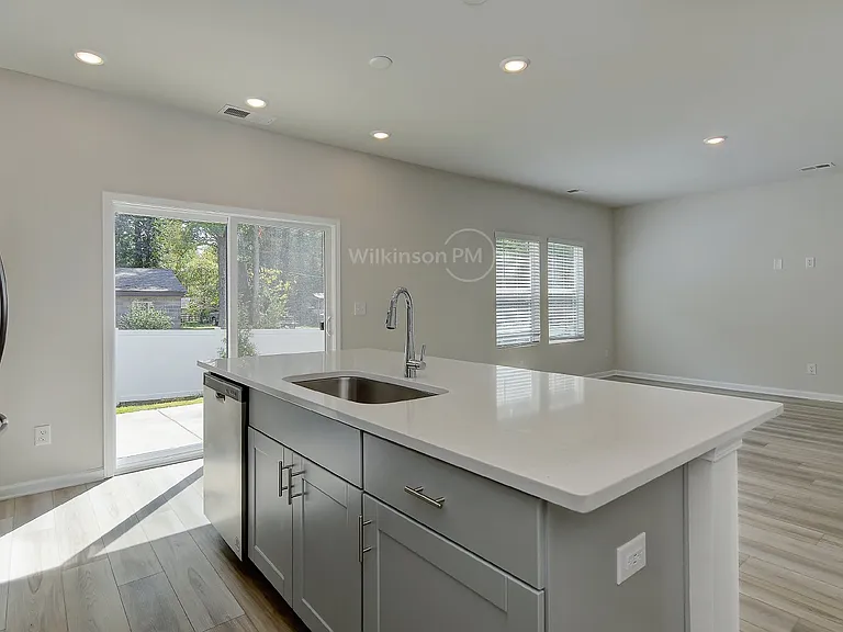 1152 Harland St — Photo 11