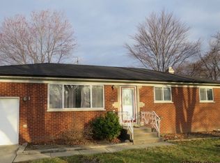 320 S Crestwood Ln, Mount Prospect, IL 60056