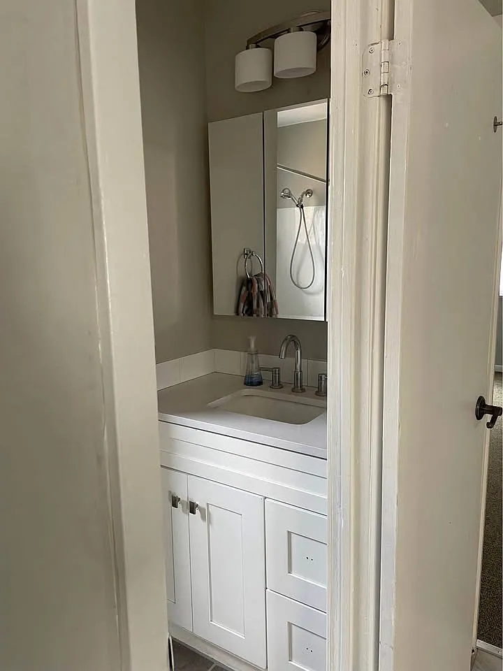3 bed, 1080 sqft, $3,000 — Photo 3