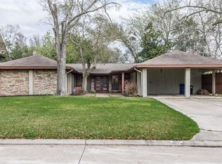 307 Cedar Ln, Seabrook, TX 77586