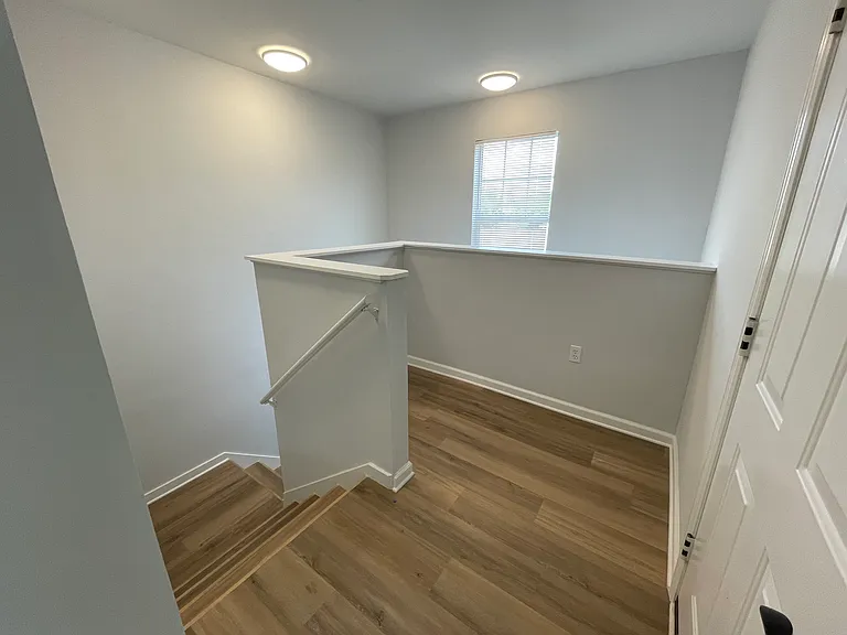 8B Old South Ct — Photo 6