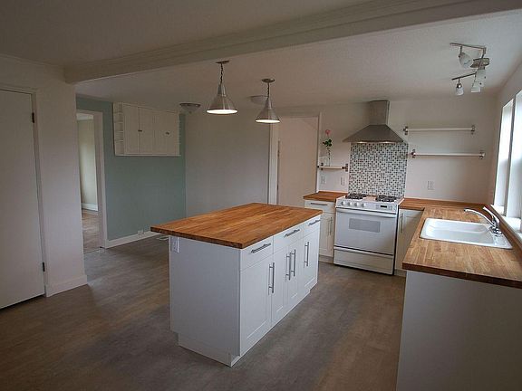 Modern kitchen with dining area
