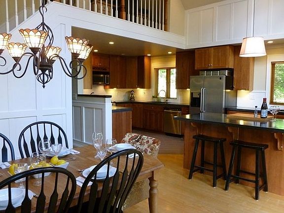 4th image of 72 Laurel Hollow Est