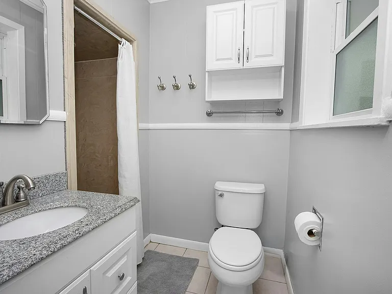 Full Guest Bathroom 2