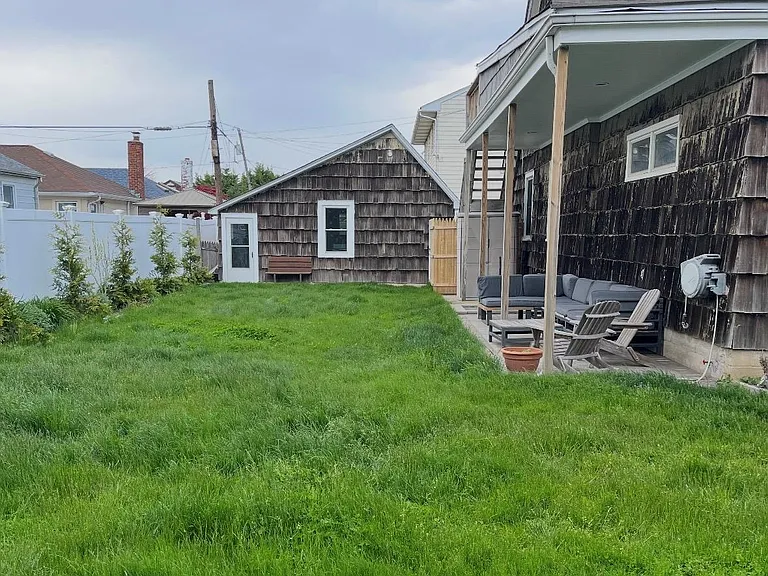137 Acapulco St — Photo 29
