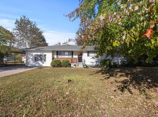 1422 Cloverdale Cir, Hixson, TN 37343