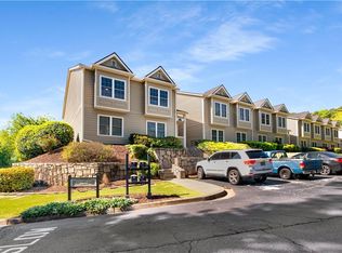 13 Lakes Edge Dr SE, Smyrna, GA 30080