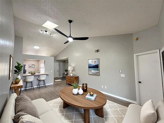 5th image of 50 Lakepointe Cir