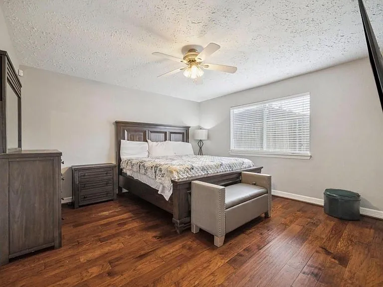 16147 New Field Dr — Photo 8