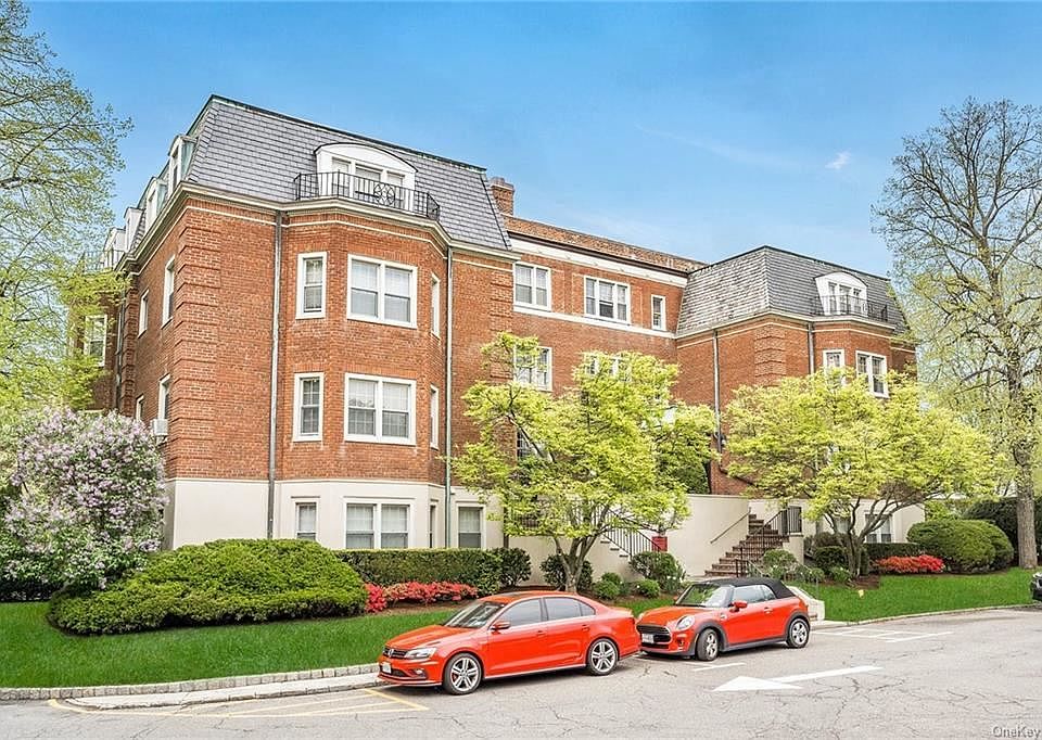 1st image of 1 Chateaux Cir APT 1F