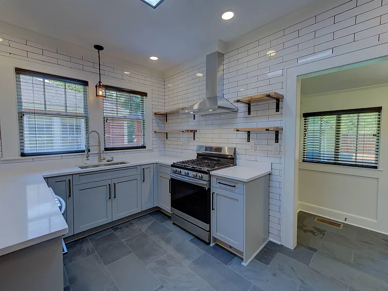 2405 Sumter St — Photo 13