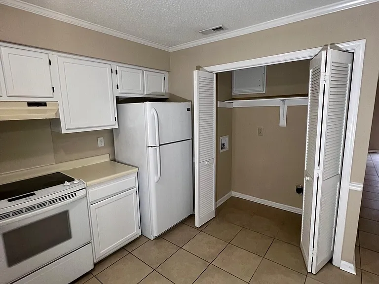 2905 Cedar Creek Rd #E — Photo 5