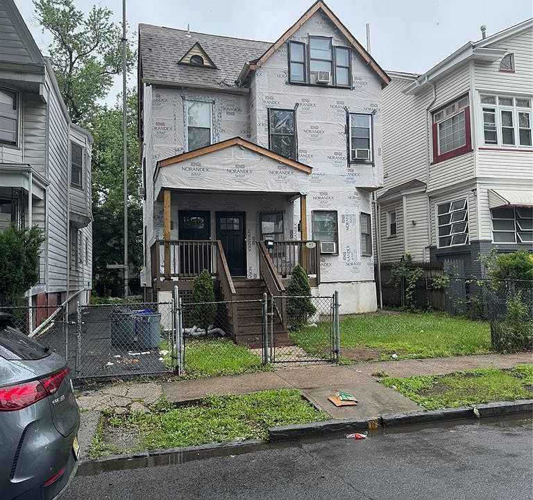 1st image of 102 N 17th St