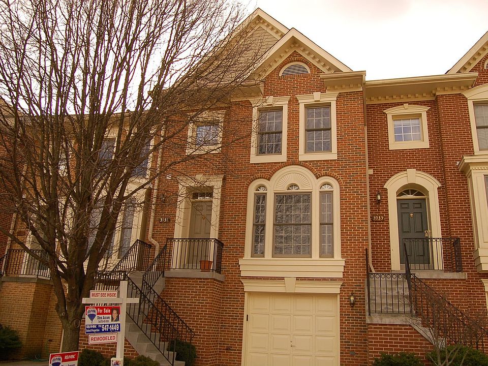 Gorgeous Brick home, cleaned and painted inside and out