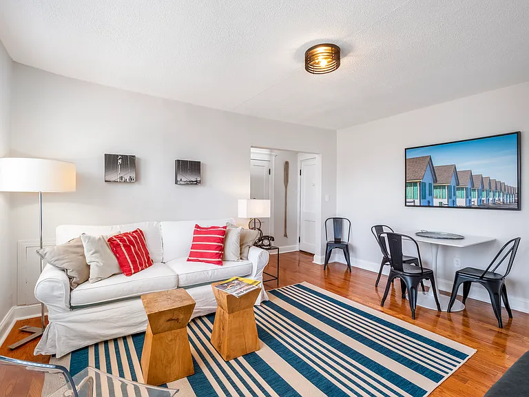 8 Walnut St #28 — Photo 5