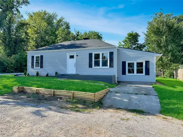 2406 South St, Lexington, MO 64067