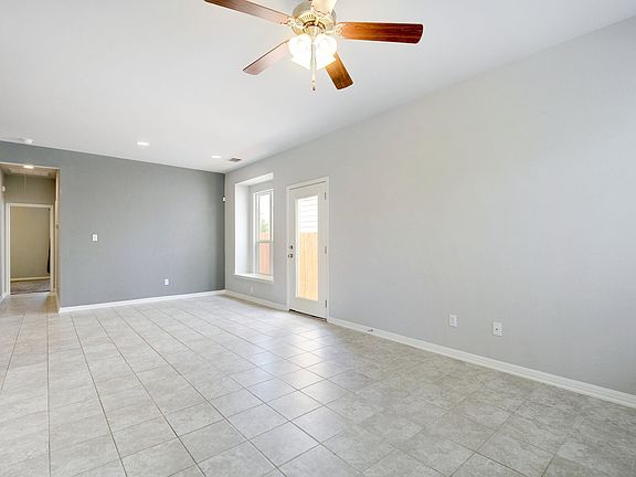 3rd image of 143 Friendship Oak Dr