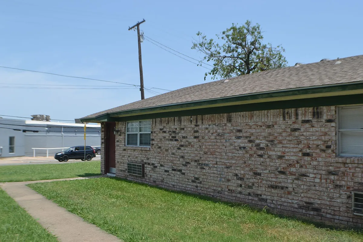Building Photo - 704 N Frisco Rd