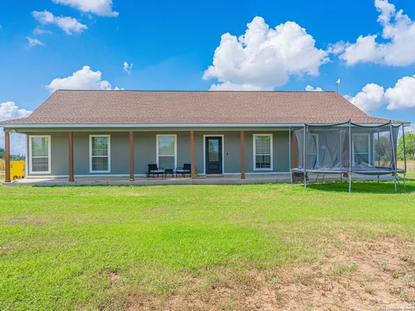 133 COUNTY ROAD 6611, Devine, TX 78016