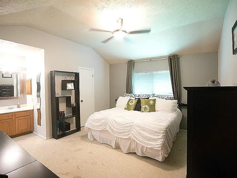2406 Broken Elm Dr — Photo 2