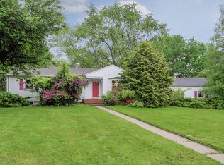 19 Sweet Briar Ln, Holmdel, NJ 07733