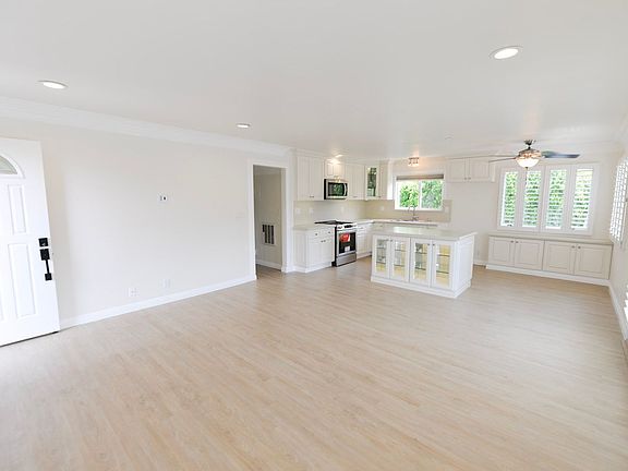 4th image of 220 W Canada APT 1
