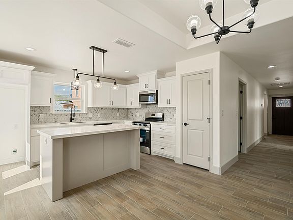 5th image of 910 Burnett St