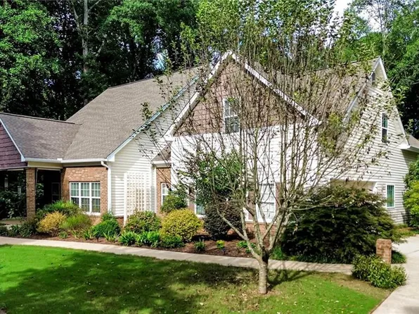 445 Tuxedo Dr, Commerce, GA 30530