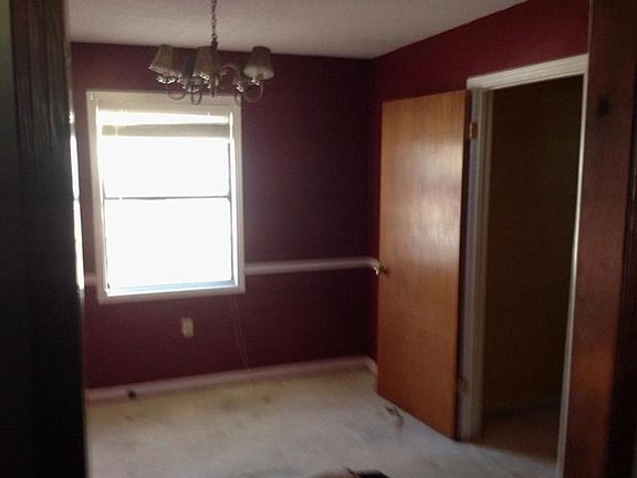 5th image of 118 Honeysuckle Dr