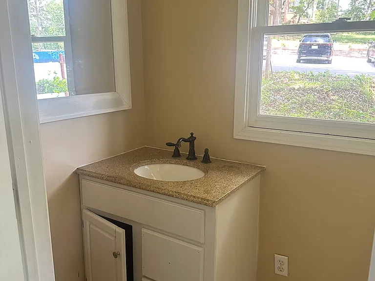 3220 Memorial Dr — Photo 6