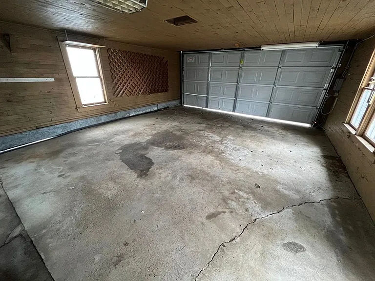 406 S 6th Ave — Photo 8