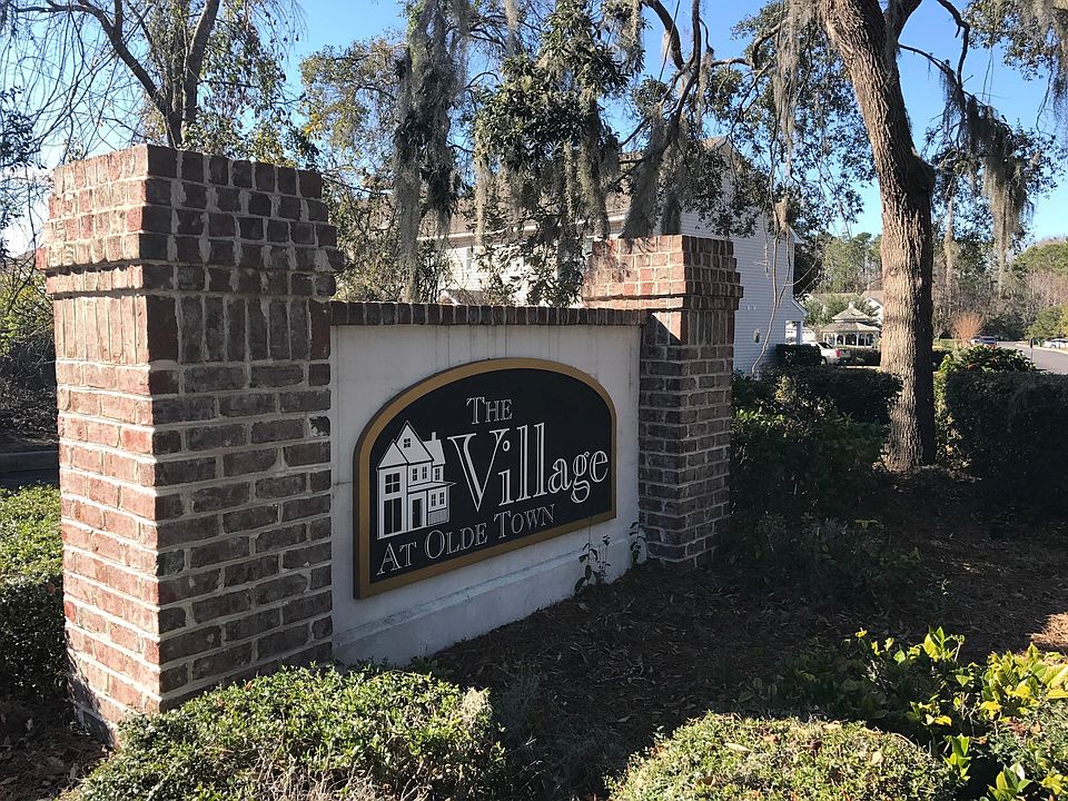 entrance to the neighborhood