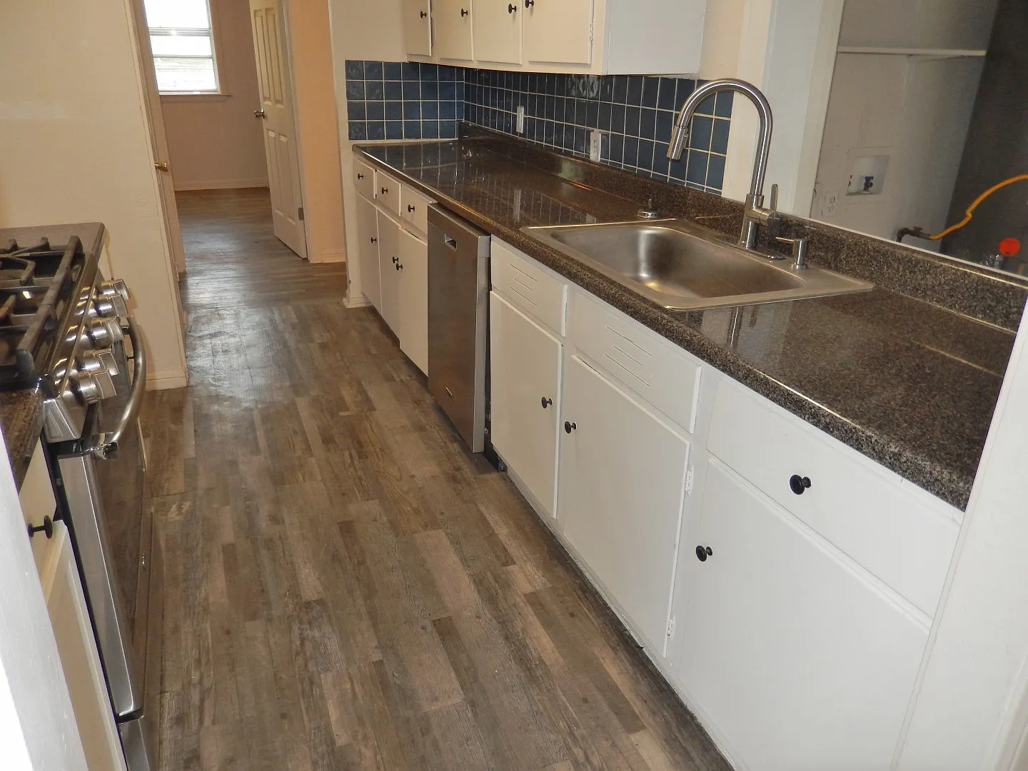 3 bed, 1.5 bath, 1436 sqft, $1,995 — Photo 4