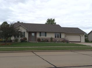 1332 W Henry St, Kaukauna, WI 54130