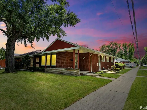 20202 Van Antwerp St, Harper Woods, MI 48225