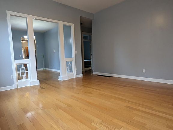2nd image of 1155 Hoyt Ave