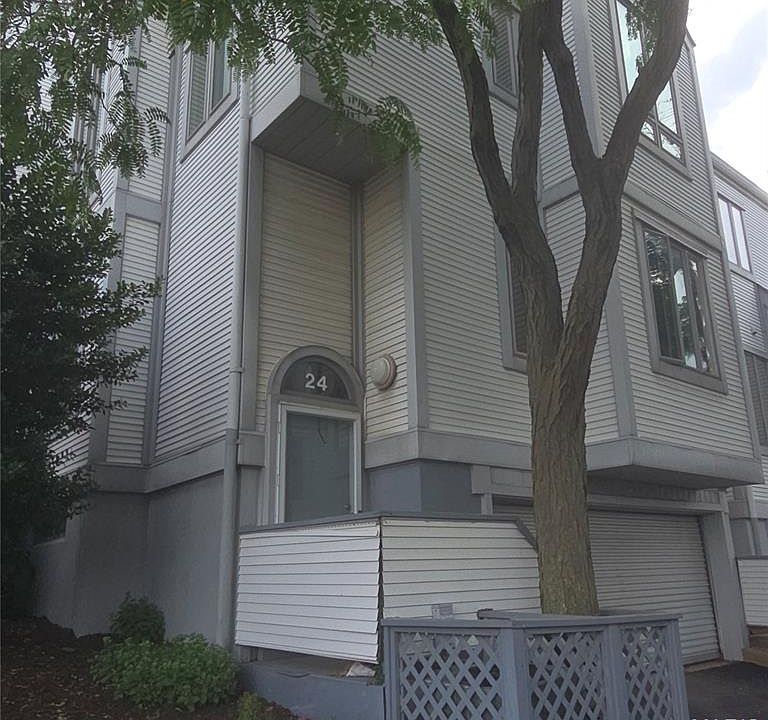 1st image of 24 Columbus Square Dr