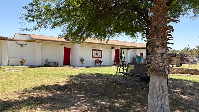 2517 E County 16th St — Photo 1
