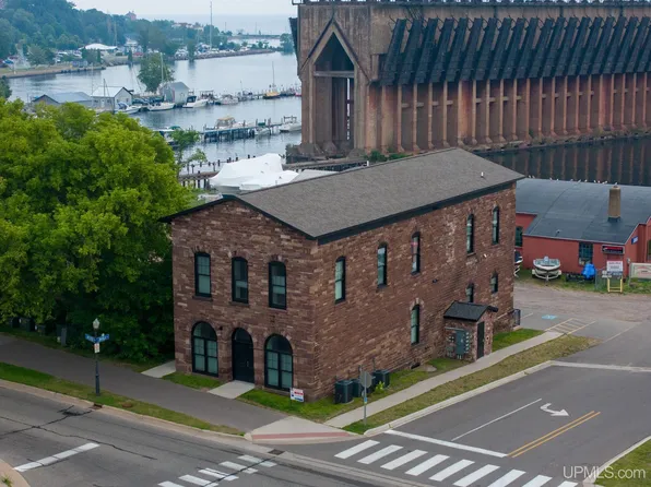 311 S Lakeshore Blvd #3, Marquette, MI 49855