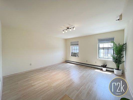 2nd image of 4603 Broadway APT 2