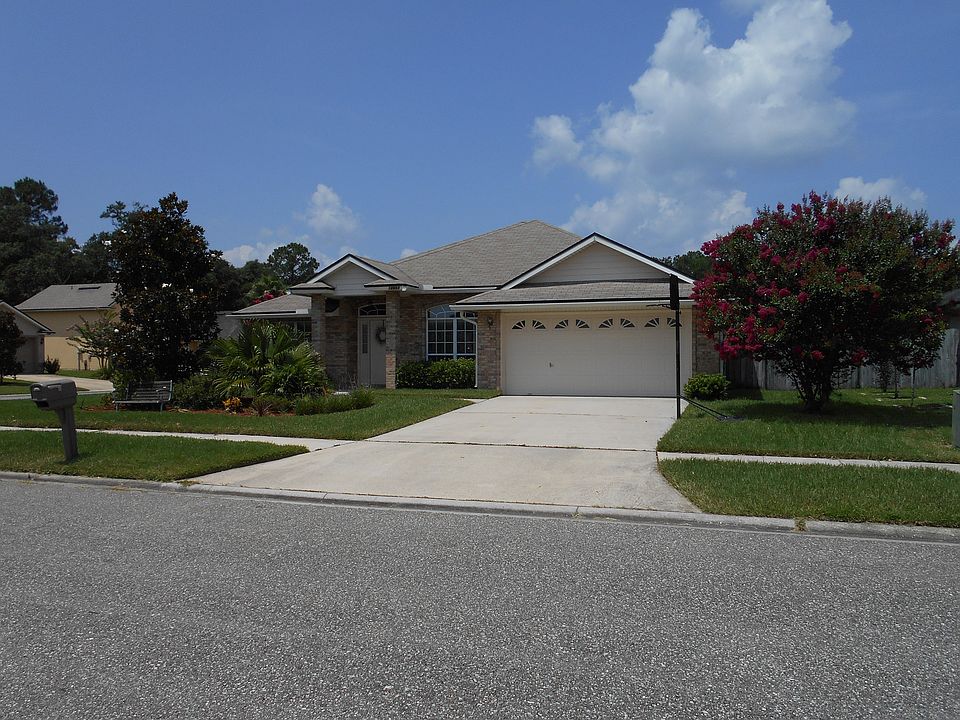 1st image of 12584 Lake Gardens Dr