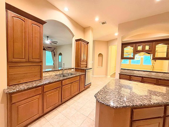 5th image of 10327 Earlington Manor Dr