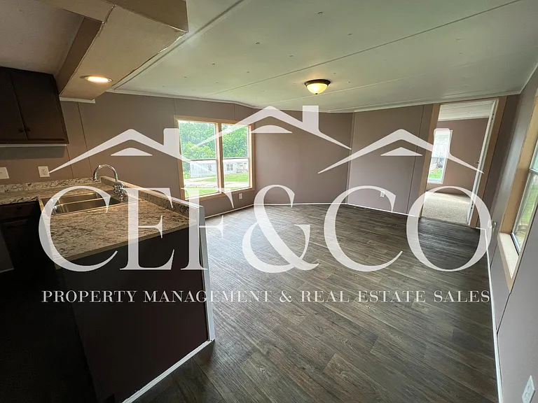 130 Brackett Dr — Photo 1