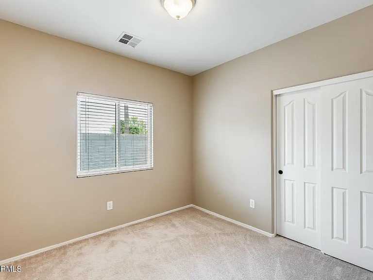 1979 N Vista Ln — Photo 9