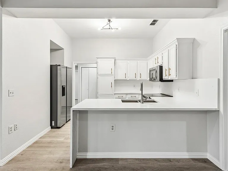 3251 Bellville Dr — Photo 12