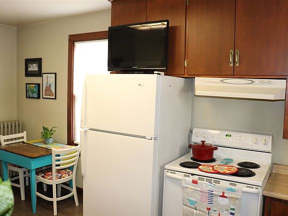 5th image of 204 Church St