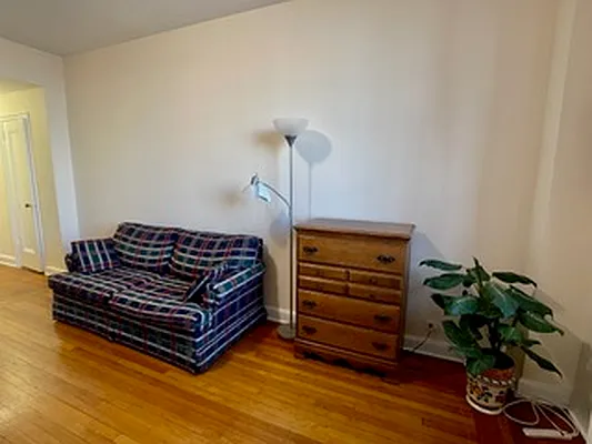 Rented by E Realty International Corp | media 4