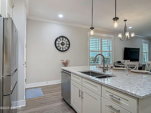 4th image of 2826 Isles Way