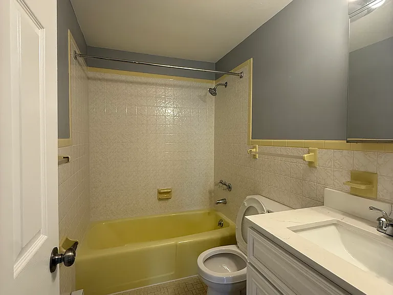 560 Cortland St #2 — Photo 11
