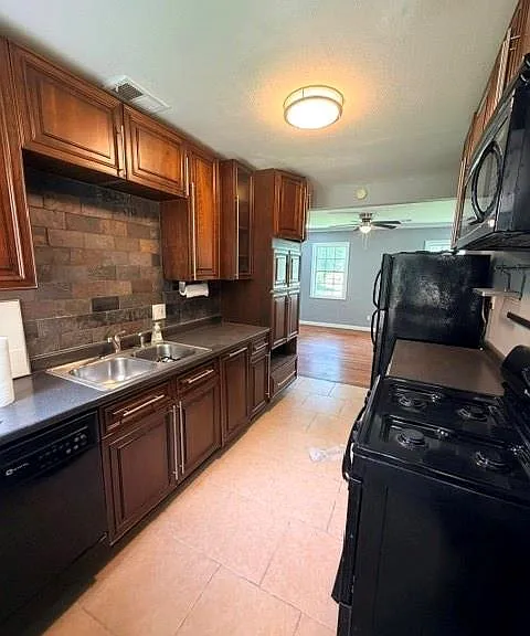 2811 Glenwood Ave SE — Photo 5
